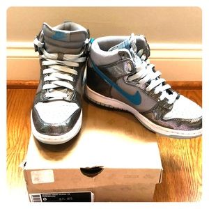 Nike women’s dunk Gray silver and blue